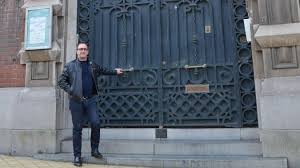 The liar's tower is 250 yards from the property and the chapel. Les Meubles Azur S Implantent A La Banque De France