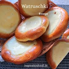 Diese Watruschki Schmecken Fluffig Und Saftig Nach Dem Einfachen Rezept Kannst Du Die Sussen Quarkbrotchen Selber Backen In 2020 Rezepte Lecker Quarkbrotchen Rezept