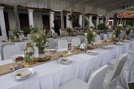 Jika anda belum menginginkan malam di hotel kapsul jepang, bersiaplah untuk berubah pikiran. Vip Table Decoration Rustic Theme By Dine Decor Jakarta Bridestory Com