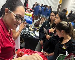 Academia María Reina added a new photo.