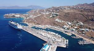 Στην πόλη της μυκόνου, τη χώρα και σε όλη σχεδόν τη μύκονο θα δείτε το τυπικό κυβικό στυλ της κυκλαδίτικης αρχιτεκτονικής. Neo Limani D Limeniko Tameio Mykonoy Epishmh Istoselida Mykonosports Gr