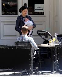 229,835 likes · 11,073 talking about this. Benjamin Mckenzie Morena Baccarin Step Out With Daughter Frances
