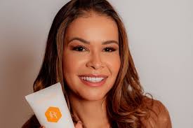 Consolidada no mercado de esmalterias, empresária lança linha Spa Joyce  Borges