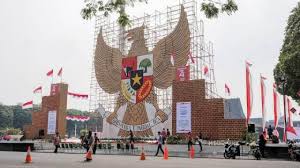 Frasa tersebut berasal dari bahasa jawa kuna. Garuda Pancasila Lambang Negara Indonesia Dengan Semboyan Bhinneka Tunggal Ika Tribunnews Com Mobile