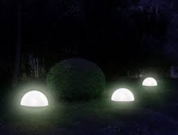 Mit rund 25 euro sind die solarkugeln wir können eine klare empfehlung für die stellar solarkugel für den garten aussprechen. Solar Kugelleuchten 7 Hervorragende Solarkugeln Im Test