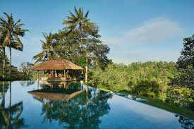 Hanging Pool Outdoor Pool Luxury Stay In Bali Tropical Holidays Amandari Bali Indonesia Honeymoon Inspiration Luxury Bout Bali Resort Resort Ubud