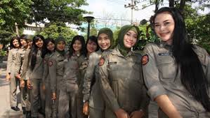 Kesalahan potongan rambut wanita yang buatmu tampak tua. Rambut Satpoltik Tak Harus Pendek Seperti Polwan Kenapa