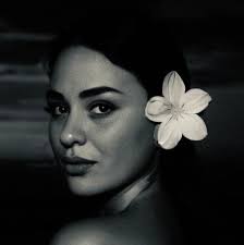 Se l'amore fosse una canzone per trovarle un nome basteresti tu Questa vita  che non paga mai mi piace veramente ma con te di più." Francesco Renga