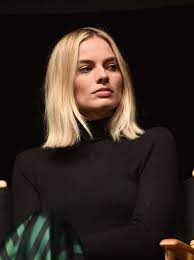 More Pics Of Margot Robbie Turtleneck Margot Robbie Hair Actress Margot Robbie Short Hair Styles