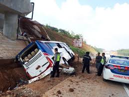 Perempuan berusi 81 tahun itu meninggal setelah. Kecelakaan Maut Di Tol Semarang Batang Satu Orang Tewas Okezone News