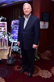 La det gyldne bur (caja dorada) es un premio . Unlocking The Golden Cage By Author Puja Puneet And Life Coach Ritz