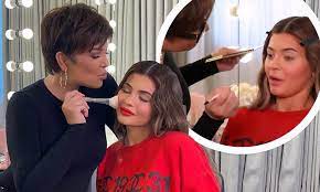 Kris Jenner Attempts To Do Daughter Kylie S Makeup In New Youtube Video Daily Mail Online