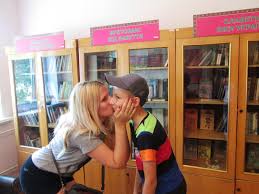 Жителі сіл в цей день купалися в річках і милися в бані. Biblioteka Im M P Stelmaha Cbs Golosiyivskogo Rajonu M Kiyeva 6 Lipnya Vsesvitnij Den Pocilunku