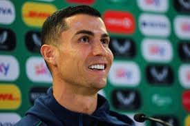 Une foule dense et admirative aux obsèques d'Anne Cuneo