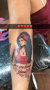 On her left inside forearm, amy had a tattoo of a native american feather. Amy Winehouse Tattoo Amy Winehouse Tattoos Amy Winehouse Amy Winehouse Style