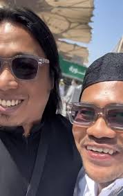 8 Potret Praz Teguh dan Ebel Cobra Pergi Umrah
