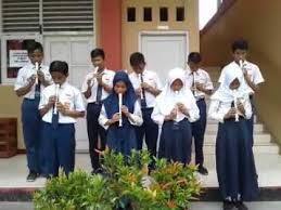 Bentuk penyajian ansambel musik orkestra duet trio band keroncong 8. Ansambel Sejenis Kls 8a Sandiwara Cinta Youtube