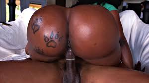 Dark skinned babe Diamond Monroe plants her big ass on his rod - Porn  Movies - 3Movs