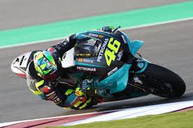 Valentino rossi si sta per tuffare in una nuova avventura. Rossi Sur La Yamaha Petronas Premiere Gp Inside
