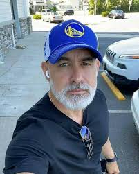 Commitment to imperfect relationship