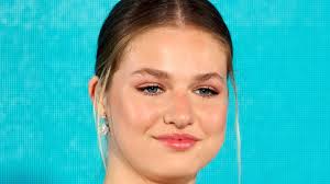 How much do Princess Leonor's Carolina Herrera earrings cost?