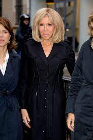 After she reportedly underwent a 3 hour cosmetic surgery procedure earlier this summer, france's first lady, brigitte macron, stepped out looking vibrant and healthy on aug. Brigitte Macron Steckbrief Bilder Und News Web De