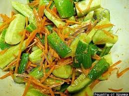 салат из огурцов с луком и морковью на зиму Eta Zakuska Pridetsya Po Vkusu Lyubitelyam Ostrenkogo Kulinariya Eda Salat Iz Ogurcov