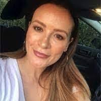 Dani Rafferty's Instagram, Twitter & Facebook