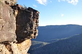 Train services run from sydney via its western suburbs on a mostly hourly basis. Katoomba Towns Info Blue Mountains