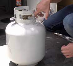 This Nifty Trick Takes The Guesswork Out Of How Much Propane Is Left For Your Gas Grill Chowhound In 2020 Gas And Charcoal Grill Gas Grill Best Gas Grills