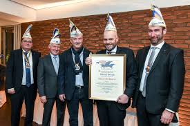 Ludwigshafen Narrische Auszeichnung Fur Intendant Tilman Gersch Vr Bank Rhein Neckar Eg Verleiht Ehrenbankerkappe Metropolregion Rhein Neckar News Events