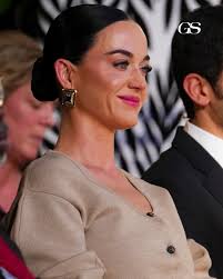Pareja oficial en la mira 👀💖 Katy Perry y Justin Trudeau hacen su primera  aparición oficial como pareja y no podemos dejar de mirarlos. ¿Qué opinas  de este match inesperado? #KatyPerry #JustinTrudeau #
