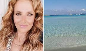 Cristina ferreira zu günstigen preisen. Cristina Ferreira Reveals Herself In Paradise And Reveals Accidentally The Vacation Destination