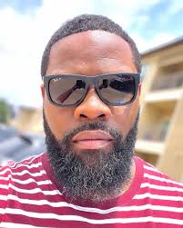 Texas Tuesday….The ☀️is out… It's a @rayban type of day… #DrJr #TexasHeat