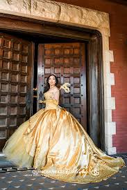Unduh dan gunakan 1.000+ foto stok maskulin secara gratis. Masquerade Theme Quinceanera Photography Portrait Session Sesion De Fotos Quinceanera Dresses Professional Pictures Victorian Dress