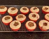 We flavored our strawberry whipped cream frosting with fresh strawberries but frozen will also work. Fresh Strawberry Chocolate Truffle Cupcakes With Fresh Strawberry Whipped Cream Frosting Recipe By Fenway Cookpad