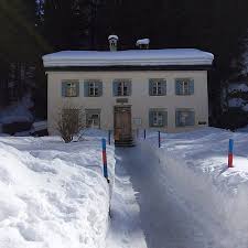 In the summer of 1858 nietzsche's mother, franziska nietzsche, moved with her two children, elisabeth and friedrich, to 18 weingarten in naumburg. Nietzsche Haus Sils Im Engadin Aktuelle 2021 Lohnt Es Sich Mit Fotos Tripadvisor