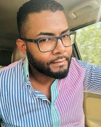 10 reglas de oro para la vida. 1. Nunca saludes de mano a nadie sin ponerte  de pie. 2. En una negociación, nunca hagas la primera oferta. 3. Si te  confían un