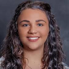 Deanna Runyon's Instagram, Twitter & Facebook