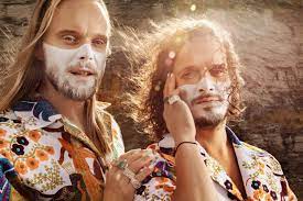 Vargas & lagola framför somebody that understands me i sin late night concert från ett tomt gröna lund. Vargas Lagola Facebook