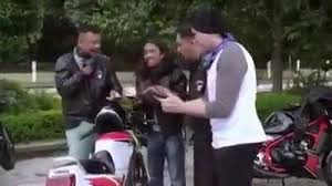 Filem arahan pertama pekin ibrahim serta arahan bersama syafiq yusof iaitu mat moto khabarnya kini sudah berjaya mencapai jumlah kutipan rm1 juta hanya. Mat Moto Otai Full Movie 2016 Infinitiez S Discovery Fc