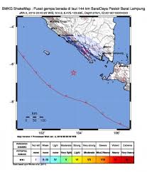 Atau tepatnya berlokasi di laut pada jarak 144 kilometee barat daya pesisir barat lampung, kata kepala bbmkg wilayah ii tangerang selatan joko siswanto lewat siaran pers, rabu 2 januari 2019. Gempa Bumi 4 9 Mmi Landa Lampung Barat Tidak Berpotensi Tsunami