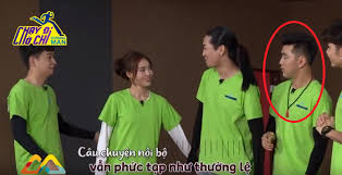 Hai ca sĩ khách mời thể hiện ca khúc trở về, tạo không khí hứng khởi cho cả khán phòng. Æ°ng Hoang Phuc Cung Pháº¡m Quá»³nh Anh Va Thu Thá»§y Ä'á»• Bá»™ Running Man
