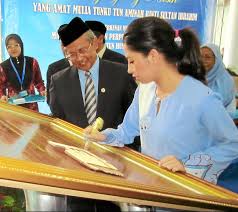 Tunku aminah bnt sultan ibrahim ismail. Uthm Officially Renames Library The Star