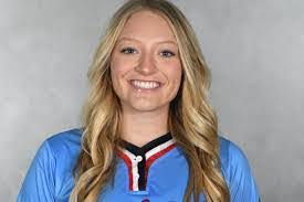 Melissa Nivens's Instagram, Twitter & Facebook