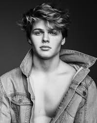 Natti desde la edad de 14 años comenzó a componer y a grabar sus propias canciones, realizando diferentes presentaciones musicales que se efectuaban en santiago. Get To Know On The Rise La Newcomer Sam Dezz Carving The Instagram Lanes On His Own Terms Inyim Media Music Fashion Editorials And Alt Pop Culture