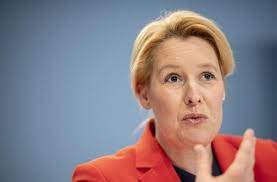Mehrheit fordert rücktritt, wenn der titel aberkannt wird. Diskussion Um Doktorarbeit Giffey Und Das Gift Der Korruption Politik Stuttgarter Zeitung