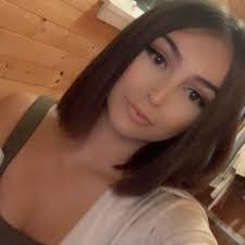 Tara Burnett's Instagram, Twitter & Facebook