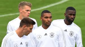 Grund dafür sind die neuen shirts der ukraine, die in russland gar nicht der russische sportpolitiker dmitri swischtschjow geht noch einen schritt weiter. Flaggenfarben Auf Russlands Em Trikot Vertauscht Nationalteam Verweigert Eurosport