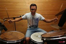 Miguel coimbra is a french freelance illustrator and graphic artist of portuguese origin. D A M A A Banda Sensacao Da Musica Portuguesa Movenoticias